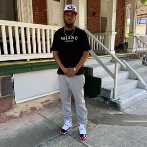 Meet your Posher, Dennis